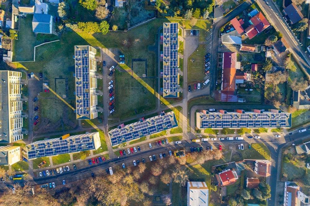 System Off-Grid w Polsce – Jak Osiągnąć Niezależność Energetyczną i Zabezpieczyć Dom Przed Awariami Prądu?