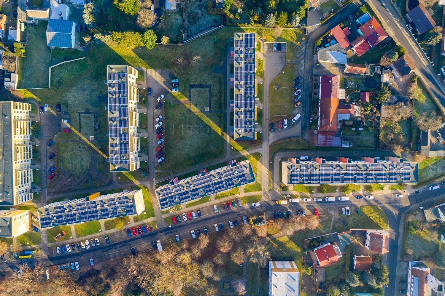 System Off-Grid w Polsce – Jak Osiągnąć Niezależność Energetyczną i Zabezpieczyć Dom Przed Awariami Prądu?